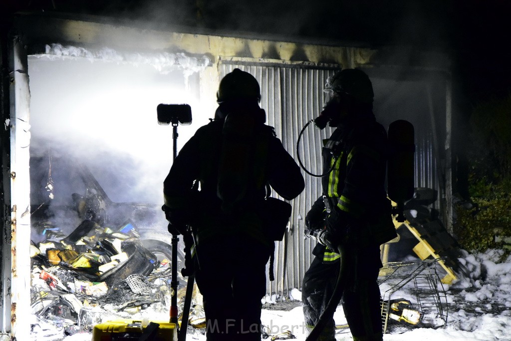 Feuer Hinterhof Garagen Koeln Hoehenberg Olpenerstr P082.JPG - Miklos Laubert